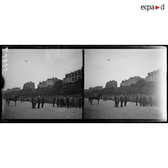 Paris. Cours de Vincennes. Revue du 14 juillet 1917. La remise des décorations aux officiers généraux. [légende d'origine]