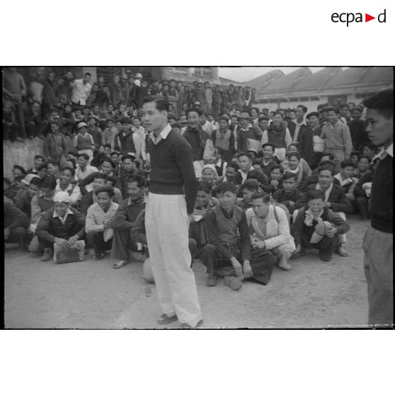 Libération de prisonniers et internés militaires du camp de la monnaie à Hanoï à l'occasion du Têt.