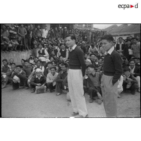 Libération de prisonniers et internés militaires du camp de la monnaie à Hanoï à l'occasion du Têt.