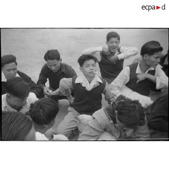 Libération de prisonniers et internés militaires du camp de la monnaie à Hanoï à l'occasion du Têt.