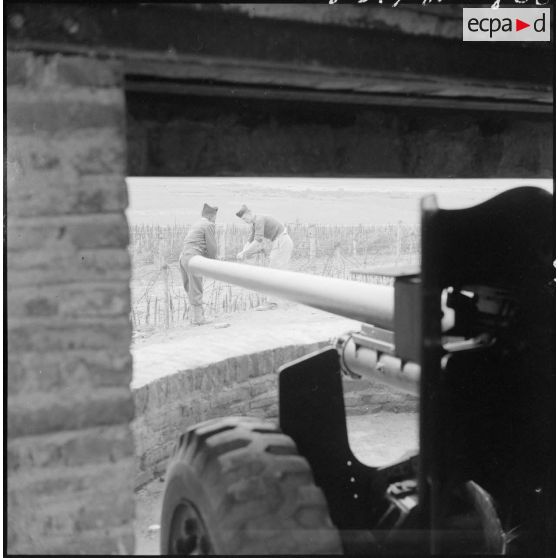 Défense du poste : emplacement du canon de 57.