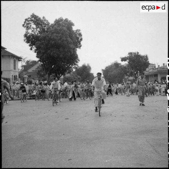 La population dans les rues de Hanoï.