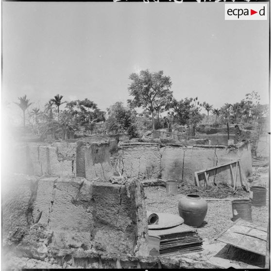 Le village d'An Co en ruine.