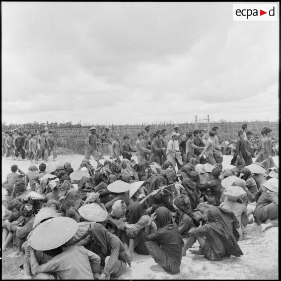 Contrôle et surveillance de la population.