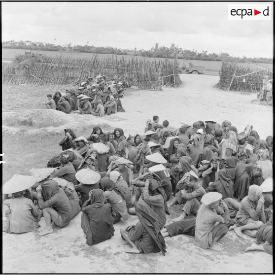 Contrôle et surveillance de la population.