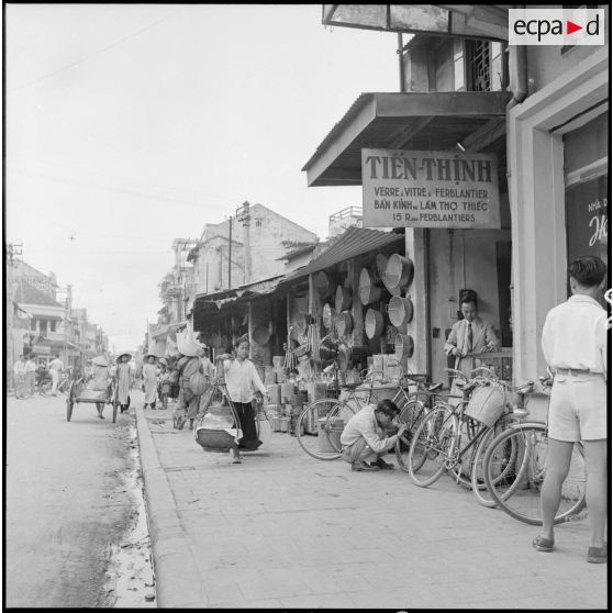 La rue des ferblantiers à Hanoï.
