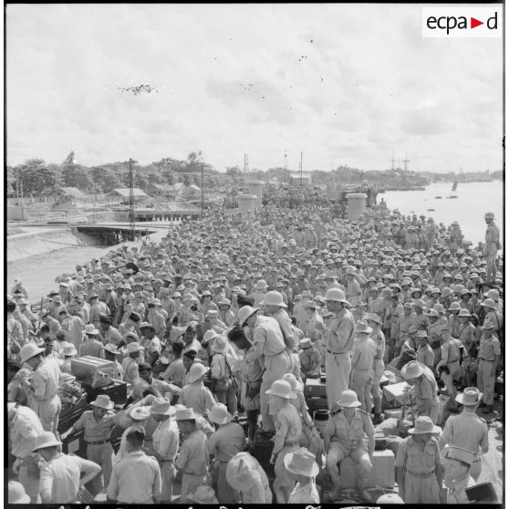 Les troupes françaises en attente.