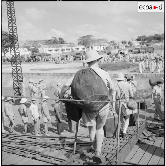 Débarquement des soldats français.