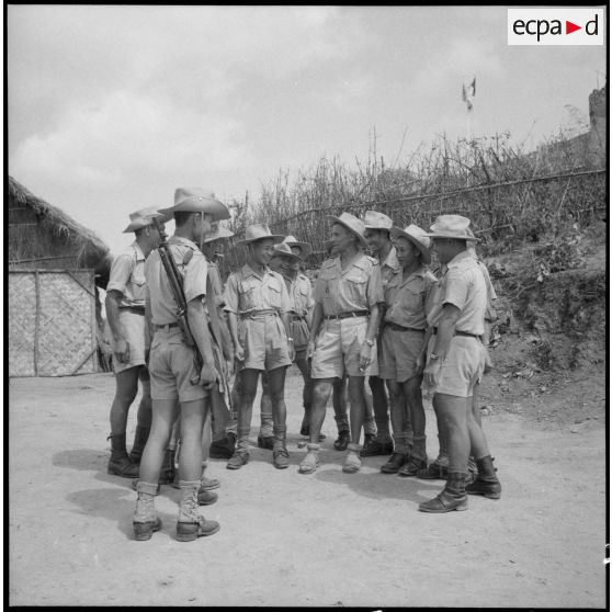Réunion entre élèves et instructeurs.