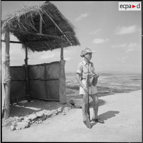 Soldat du 3e bataillon du 21e RIC au poste de guet.