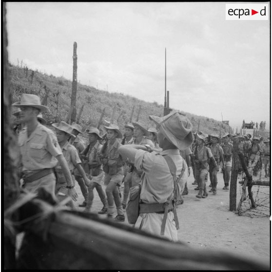 Défilé en ordre serré du 3e bataillon du 21e RIC.