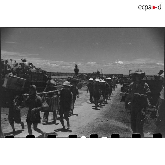 Evacuation de la population des lieux de combat.