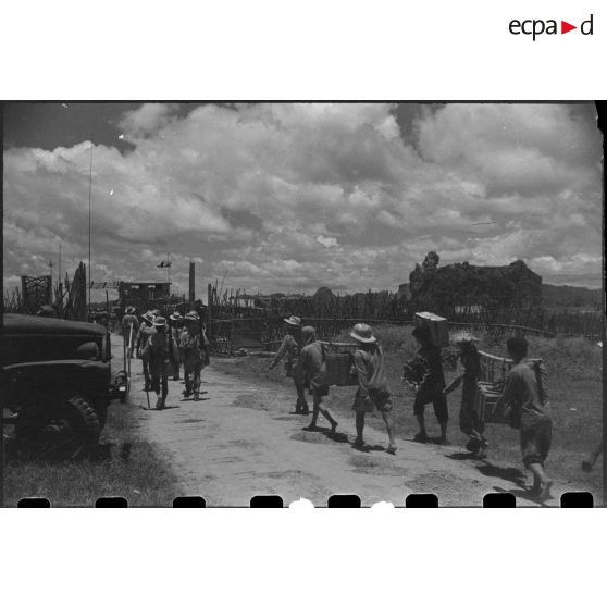 Evacuation de la population des lieux de combat.