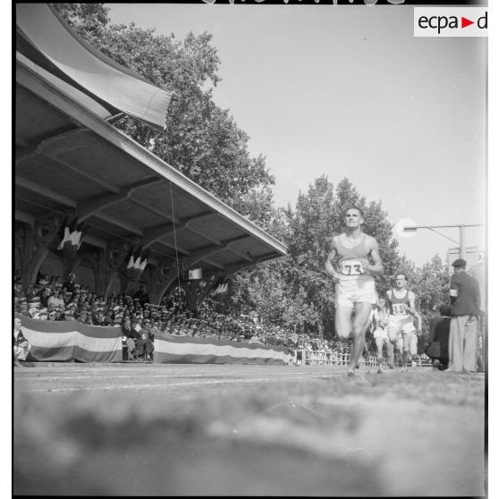 Passage de l'épreuve du 800 mètres.