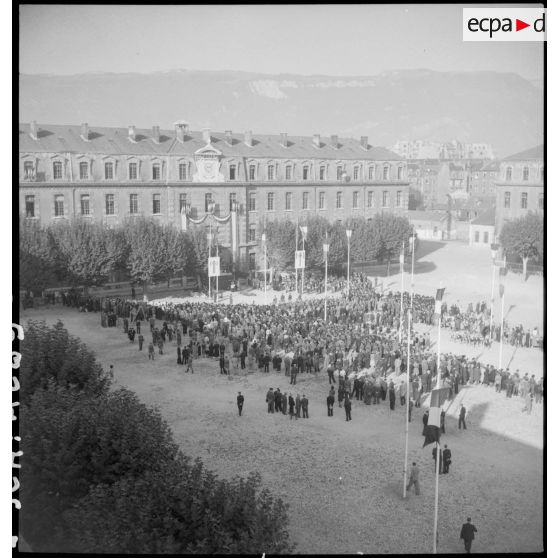 Messe dans la caserne de Bonne où stationne le 2e RAM.