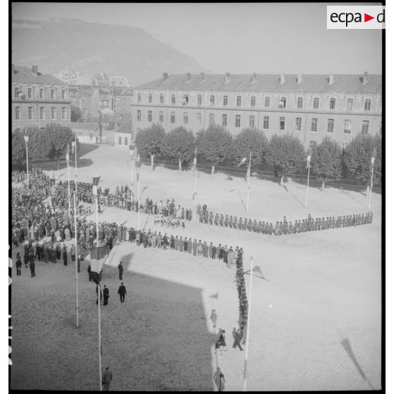 Messe dans la caserne de Bonne où stationne le 2e RAM.