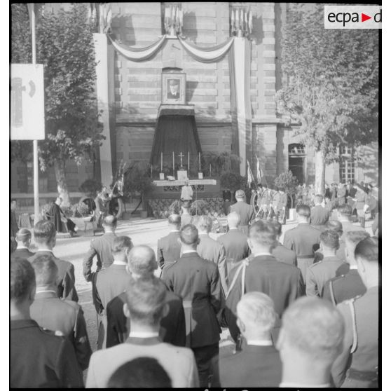 Messe dans la caserne de Bonne où stationne le 2e RAM.