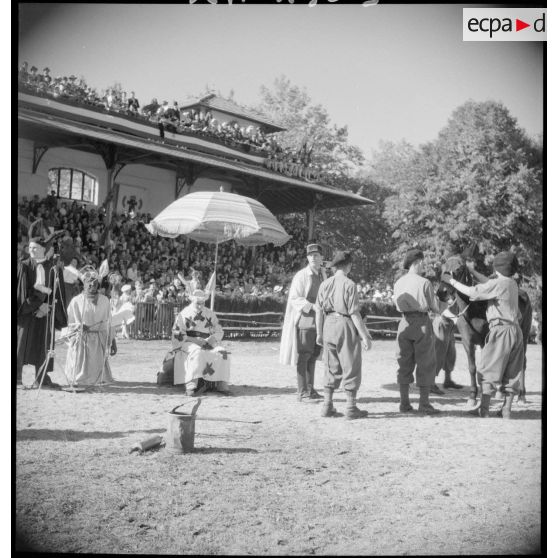 Spectacle humoristique lors de fête de corps du 2e RAM.