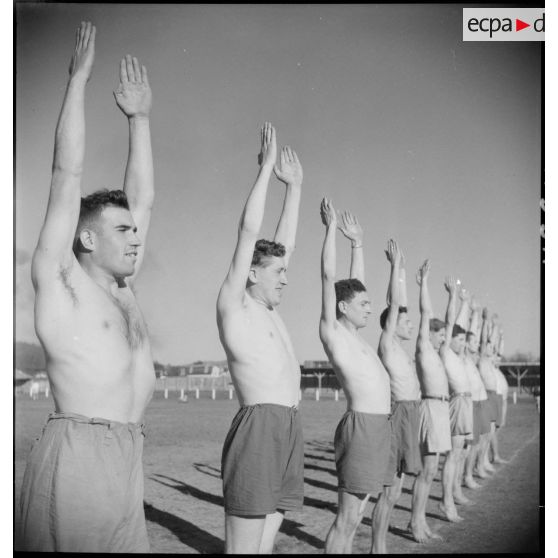 Séance d'instruction militaire et sportive.