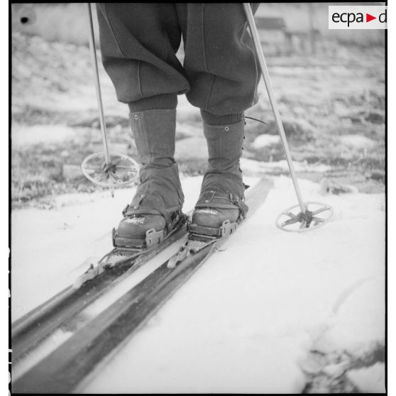 Equipement de ski d'un éclaireur skieur.