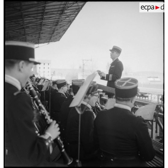 La musique de la Garde sur le stade Philippe Marcombes à Clermont-Ferrand.