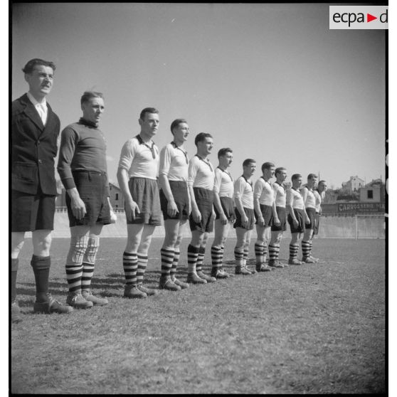 L'équipe de football de la 5e légion de la Garde de Limoges.