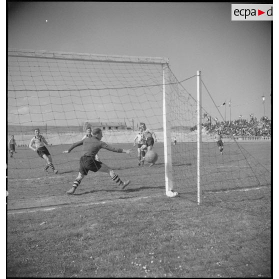 Rencontre de la finale de la coupe de France de football des unités de la Garde.