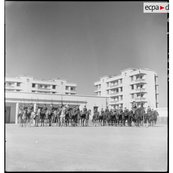 Rassemblement de l'escadron à cheval de la Garde stationné à Constantine.