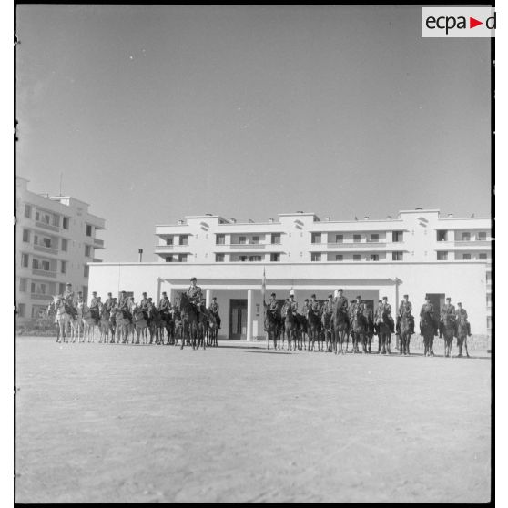 Rassemblement de l'escadron à cheval de la Garde stationné à Constantine.