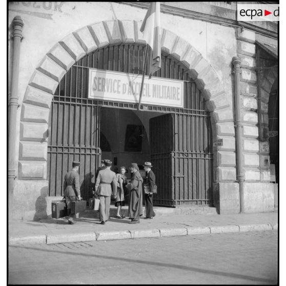 Entrée du service d'accueil de la base militaire d'Alger.