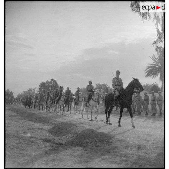 Défilé de spahis du 6e RSA.