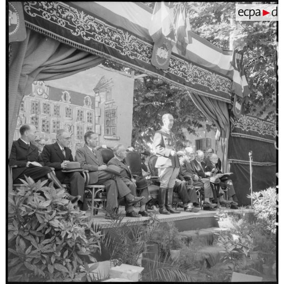 Remise des prix de fin d'année à l'établissement d'éducation des Andelys, replié sur Béziers.