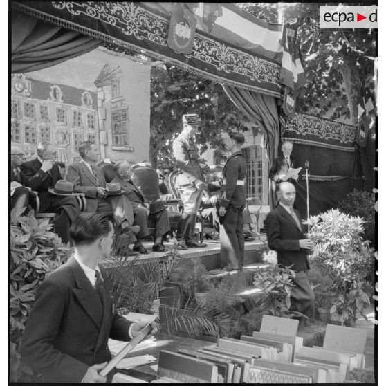 Remise des prix de fin d'année à l'établissement d'éducation des Andelys, replié sur Béziers.