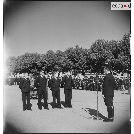 Cérémonie de remise de décorations de fin d'année à l'établissement d'éducation des Andelys, replié à Béziers.