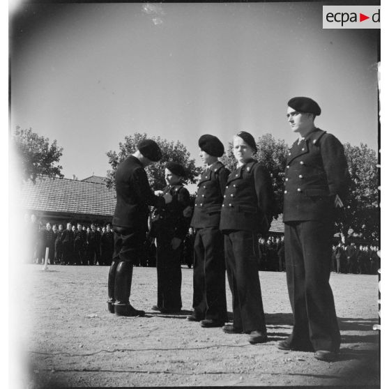 Cérémonie de remise de décorations de fin d'année à l'établissement d'éducation des Andelys, replié à Béziers.