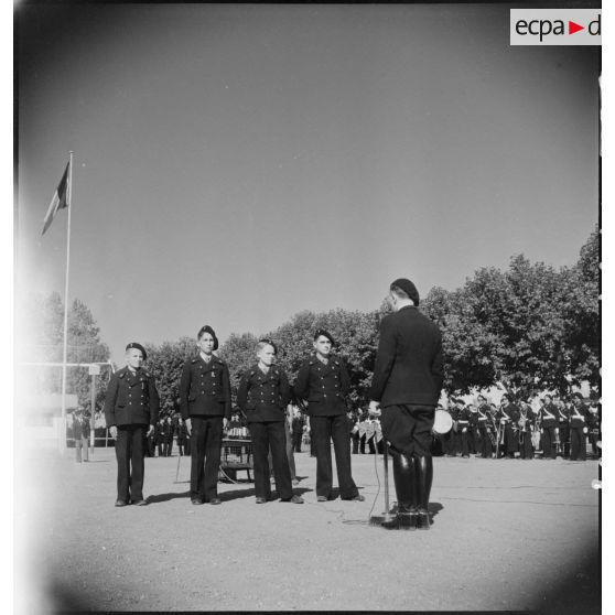 Cérémonie de remise de décorations de fin d'année à l'établissement d'éducation des Andelys, replié à Béziers.