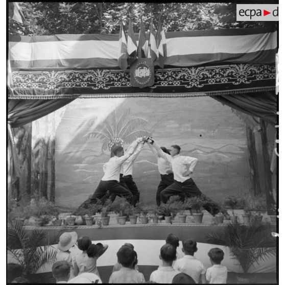 Fête de fin d'année à l'établissement d'éducation des Andelys, replié à Béziers.