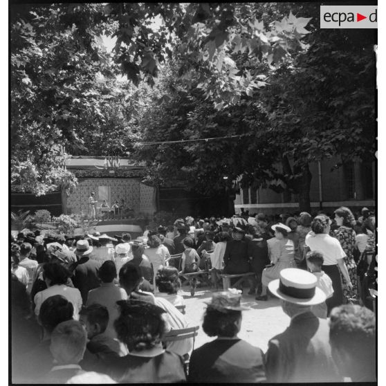 Fête de fin d'année à l'établissement d'éducation des Andelys, replié à Béziers.