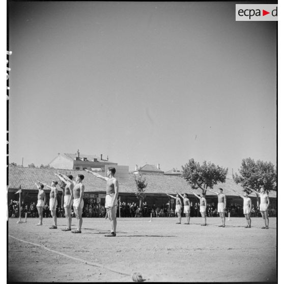 Epreuves sportives lors de la fête de fin d'année à l'établissement d'éducation des Andelys, replié à Béziers.