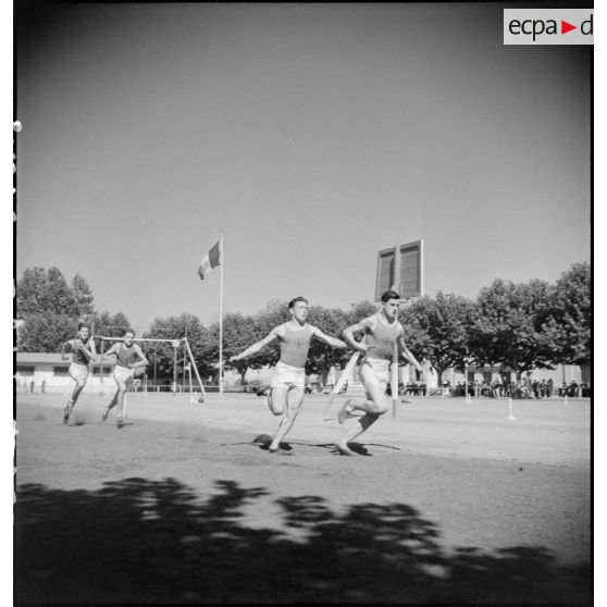 Epreuve sportive lors de la fête de fin d'année à l'établissement d'éducation des Andelys, replié à Béziers.