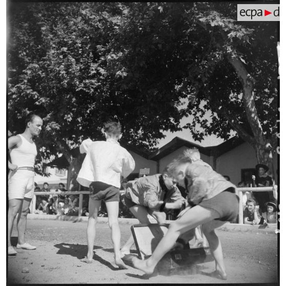 Fête de fin d'année à l'établissement d'éducation des Andelys, replié à Béziers.