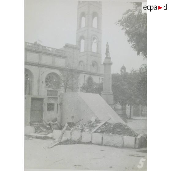 5. La place Bisson. [légende d'origine]