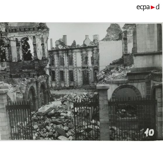 10. La mairie. [légende d'origine]