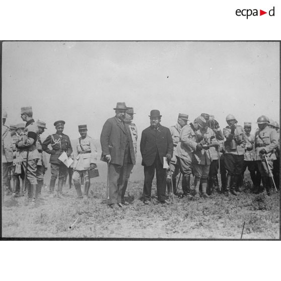 Voyage de monsieur Albert Thomas sur le front roumain. M. Bratianu. [légende d'origine]