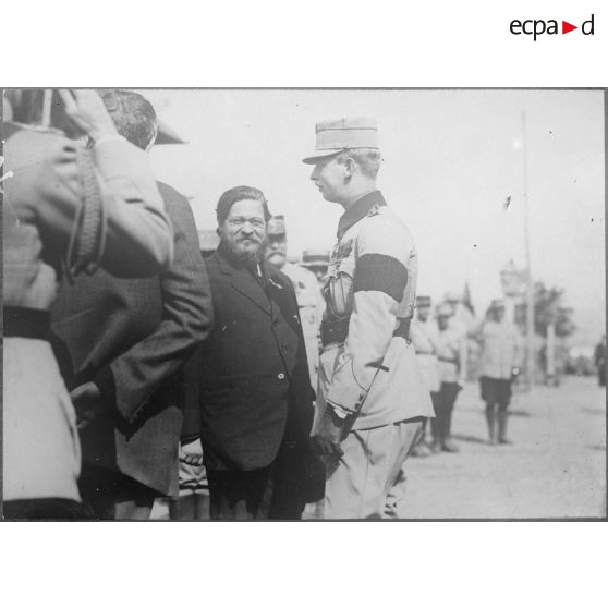 Voyage de monsieur Albert Thomas sur le front roumain. Le prince Carol et M. Thomas. [légende d'origine]