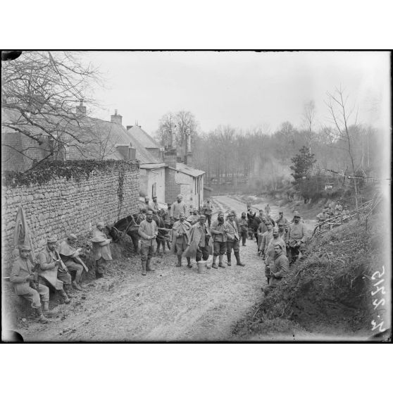 Aux environs de Jonchery-sur-Vesle. Repas de territoriaux. [légende d'origine]