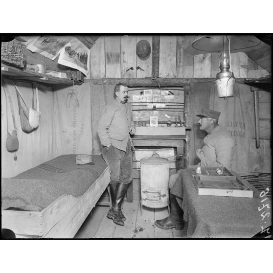 Aux environs de Jonchery-sur-Vesle. Intérieur d’une cagna. [légende d’origine]