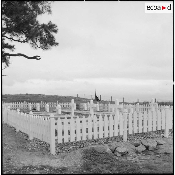 Le cimetière de Phu Lang Thuong.