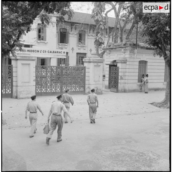 L'entrée de l'hôpital Calbairac à Hanoï.