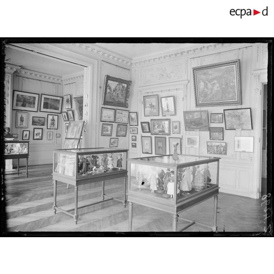 Paris. Musée Leblanc. Exposition d'oeuvres de guerre. [légende d'origine]